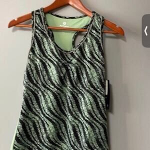 NEW Womens Size M Standingtree Yoga Workout Shirt Black and green Built-in bra 9